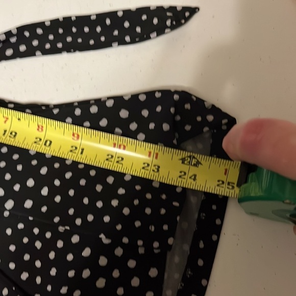 Anne Klein faux wrap top.!Blk/white. Sz sm - Picture 6 of 7